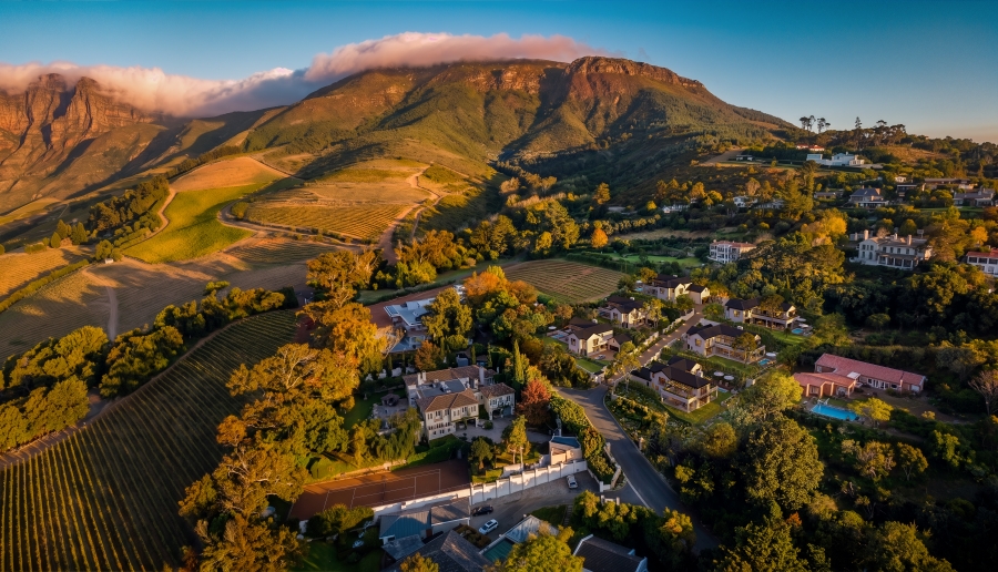 5 Bedroom Property for Sale in Constantia Western Cape